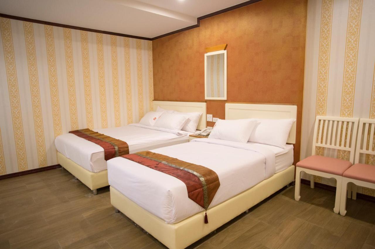 J&Y Hotel Latphrao 35 Bangkok Esterno foto