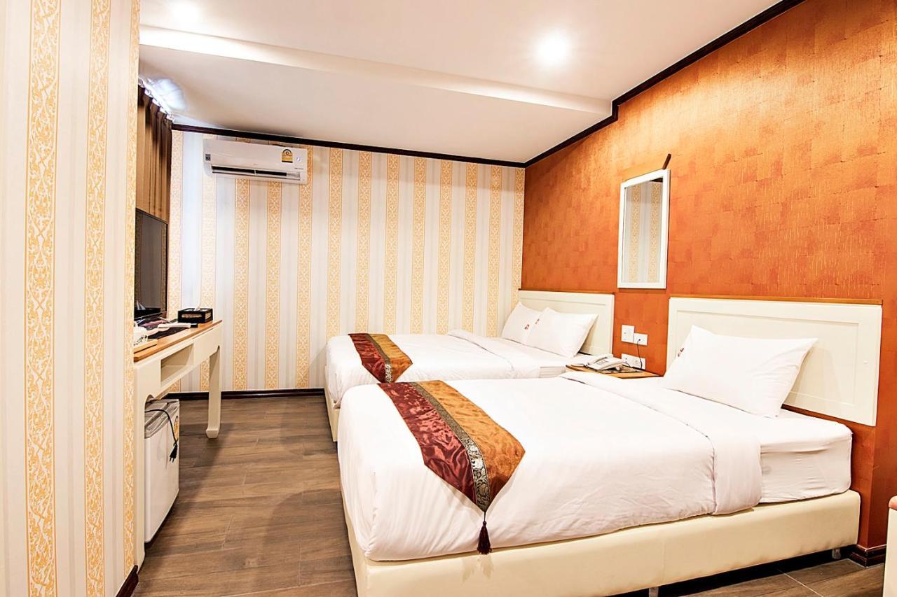 J&Y Hotel Latphrao 35 Bangkok Esterno foto