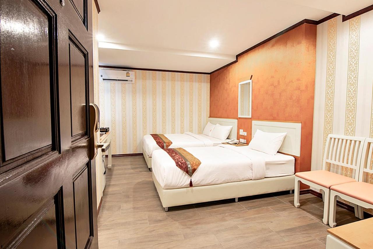 J&Y Hotel Latphrao 35 Bangkok Esterno foto