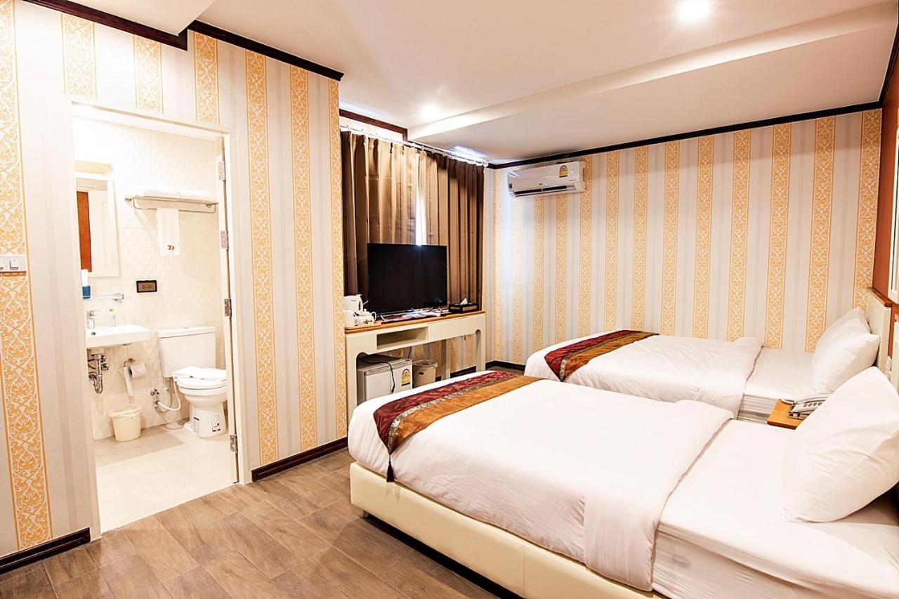 J&Y Hotel Latphrao 35 Bangkok Esterno foto