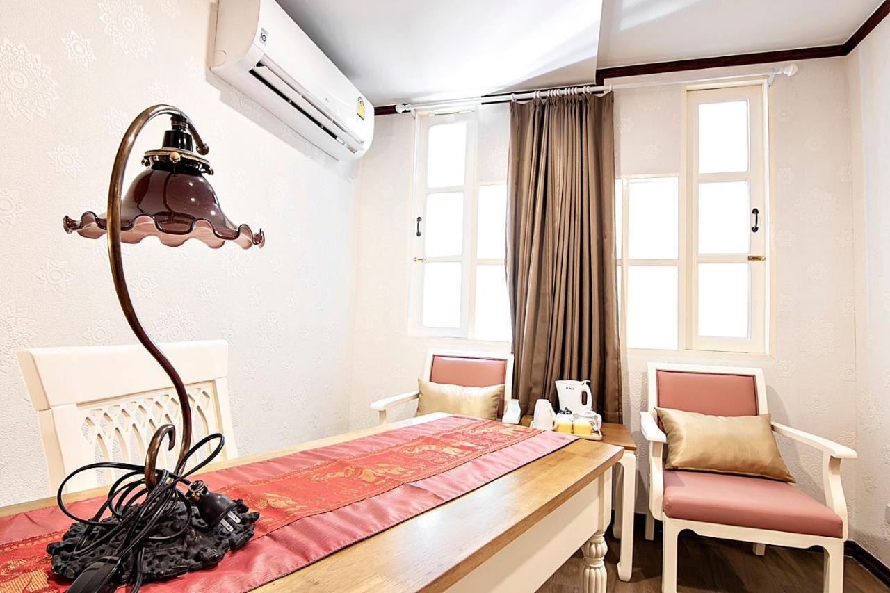 J&Y Hotel Latphrao 35 Bangkok Esterno foto