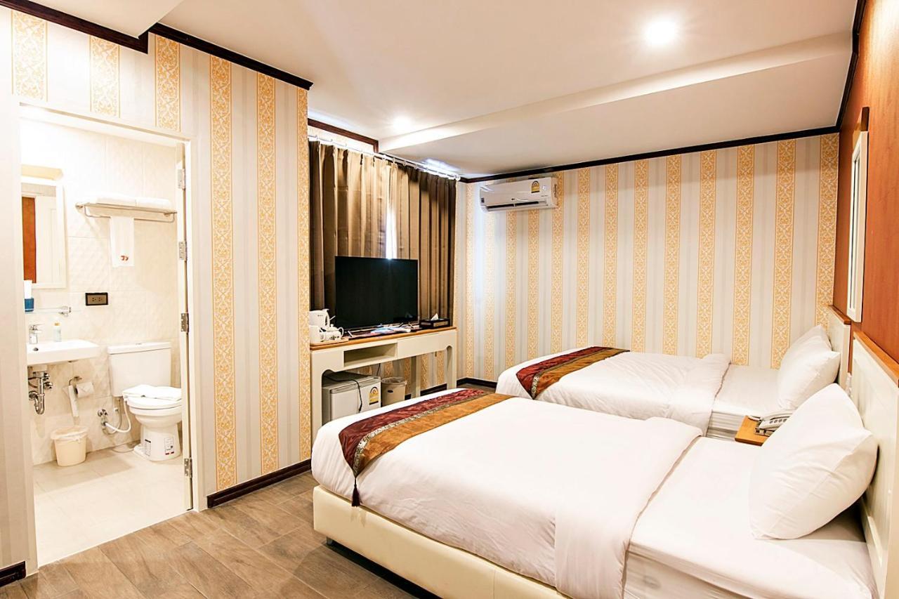 J&Y Hotel Latphrao 35 Bangkok Esterno foto